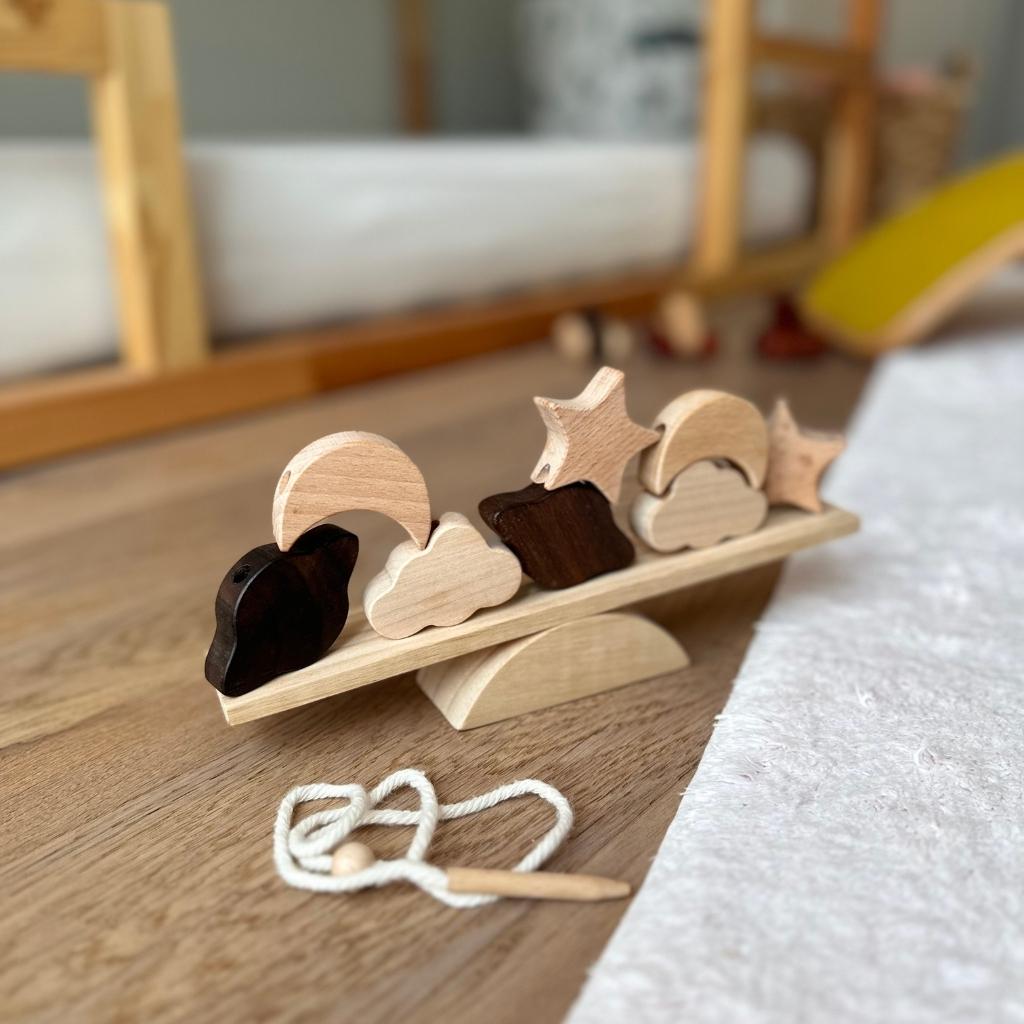 Balancier- und Fädelspiel aus Holz