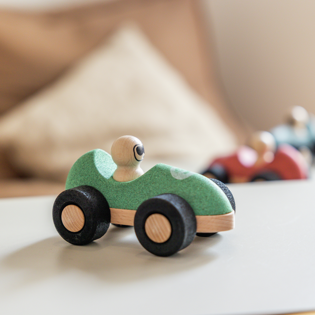 Cork Racer, grün- Schiebefahrzeug aus Kork