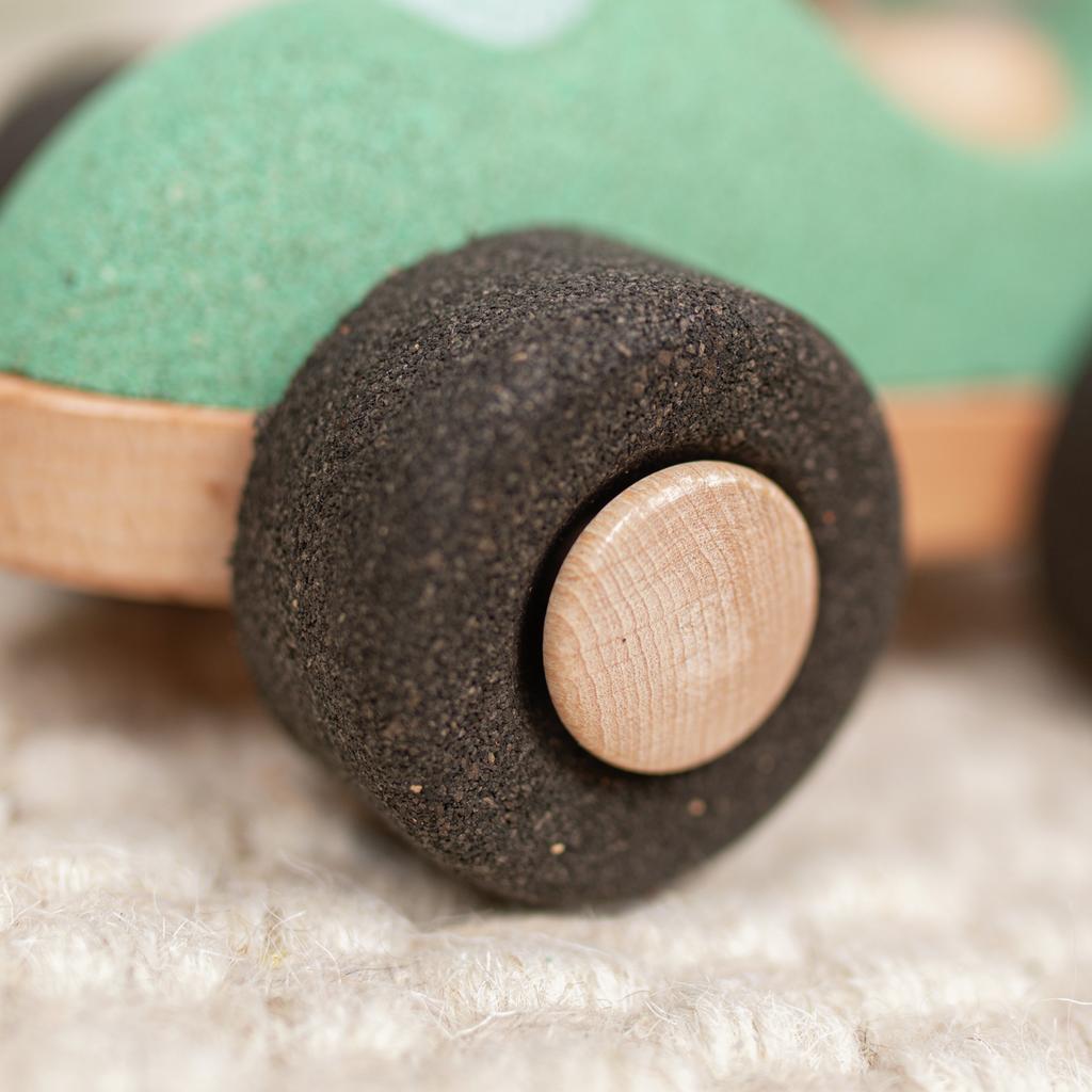 Cork Racer, grün- Schiebefahrzeug aus Kork