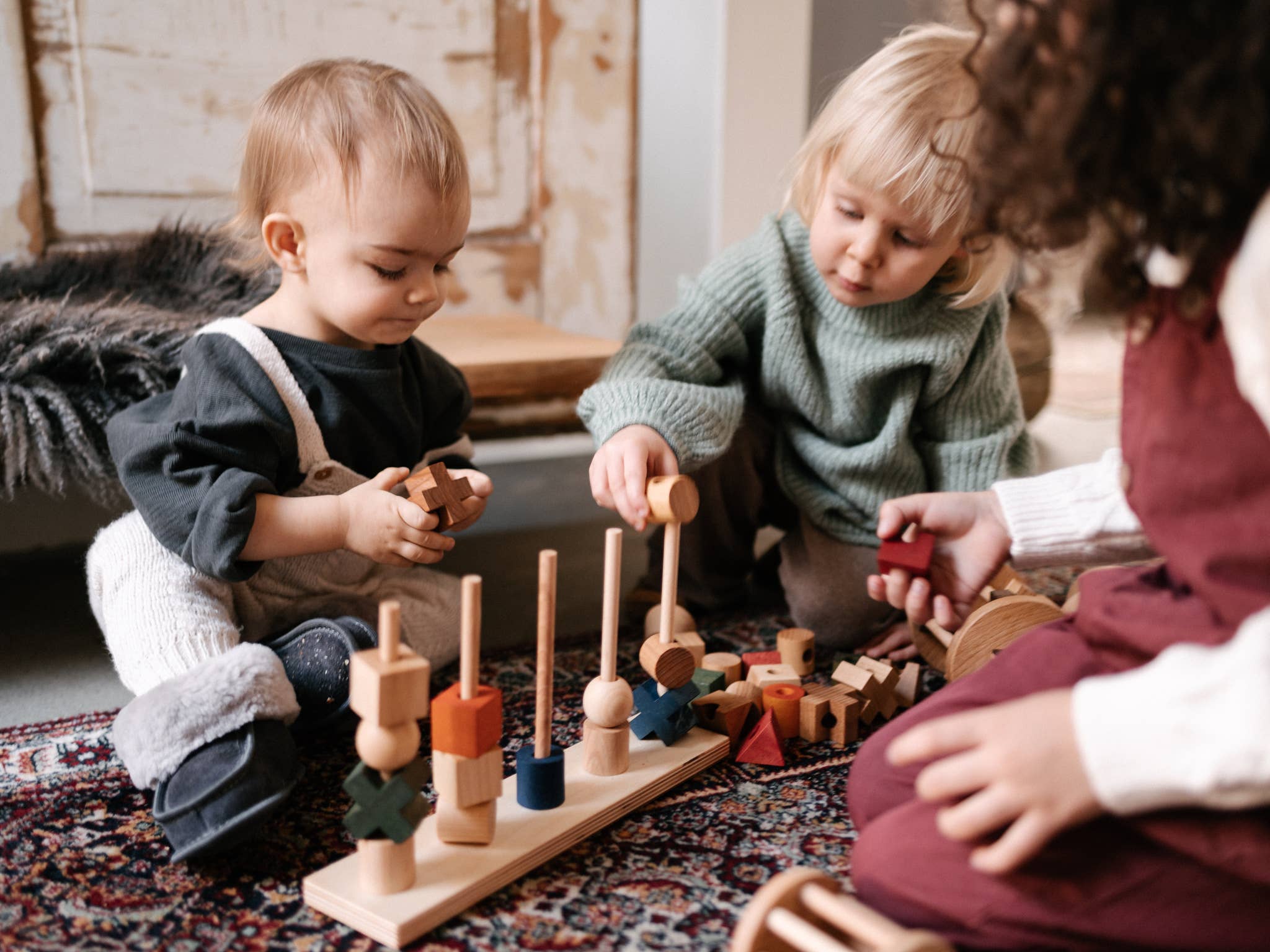 Naturbelassenes Montessori Stapelspiel – Spielerisch Formen entdecken