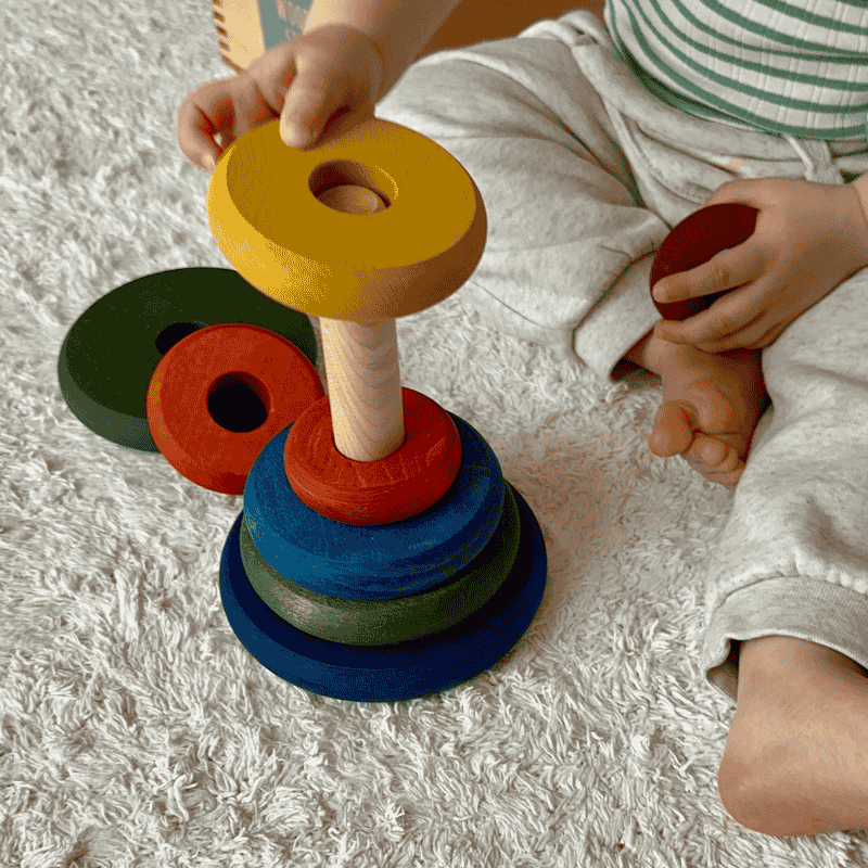 Farbenfroher Stapelturm Holz Montessori Spielzeug – fördert motorische Entwicklung